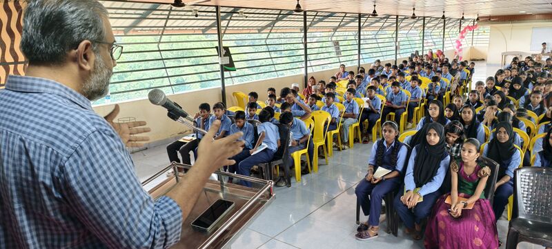 പ്രമാണം:28034 reading day1.jpg