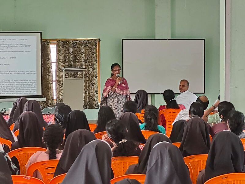 പ്രമാണം:29040-teachers Training pgm-2.jpg