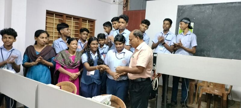 പ്രമാണം:33056 lk nov13 1.jpeg