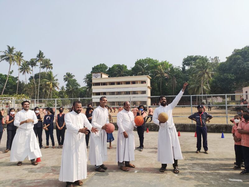 പ്രമാണം:34035 Basketball.jpg