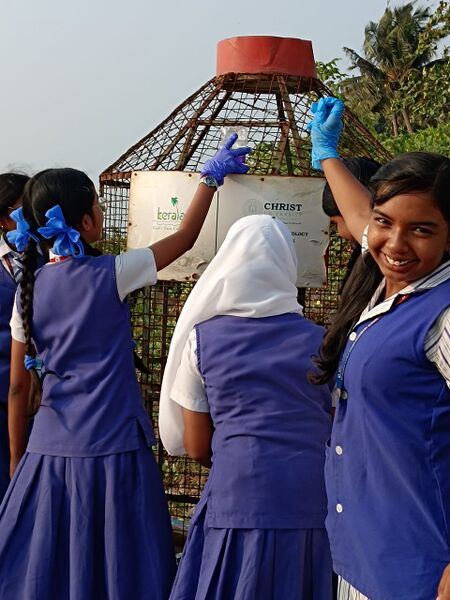 പ്രമാണം:35006 beach cleaning.jpg