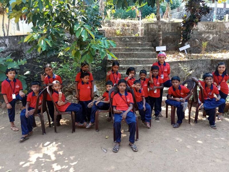 പ്രമാണം:38642 Reduniform.jpg