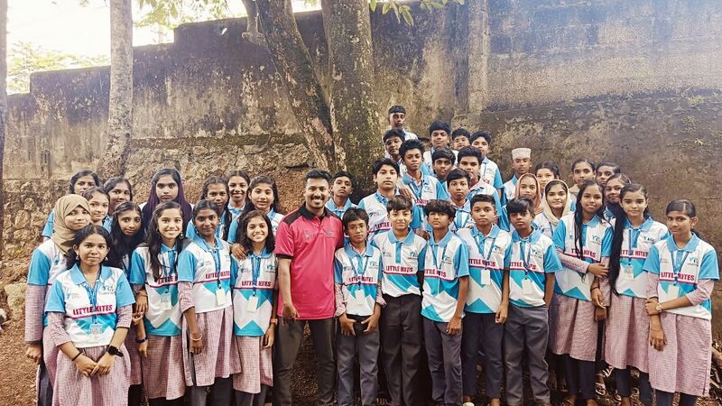 പ്രമാണം:42067 LK Batch.jpg