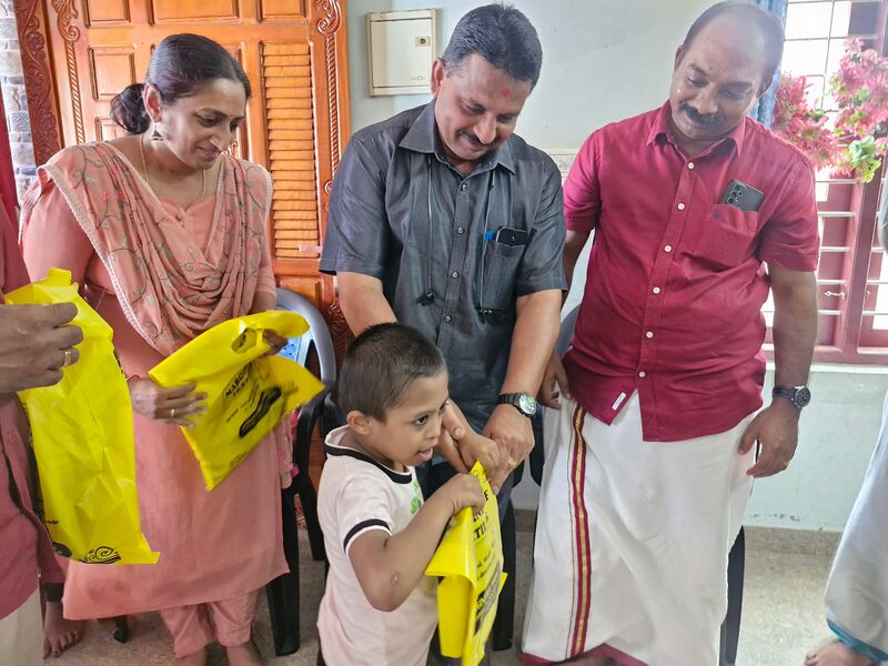 പ്രമാണം:44223 CHANGATHI GIFT.jpg