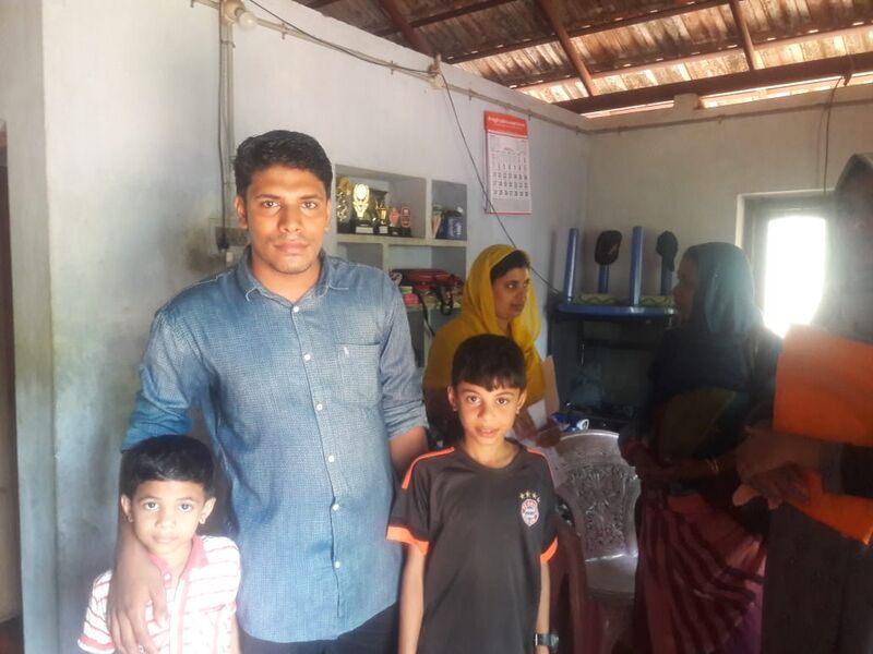 പ്രമാണം:48502 ക‍ുട്ടിയോടൊപ്പം.jpeg