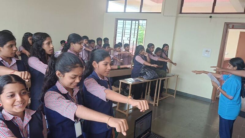 പ്രമാണം:Pledge reciting 2.jpg