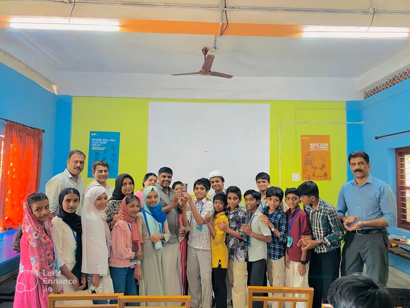 പ്രമാണം:18364 robo soccer winner group.jpg