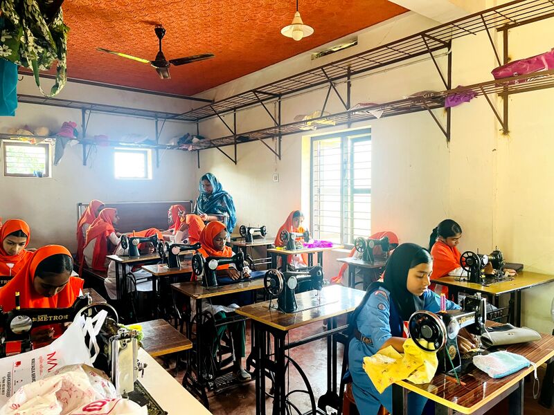 പ്രമാണം:18673 tailoring.jpg