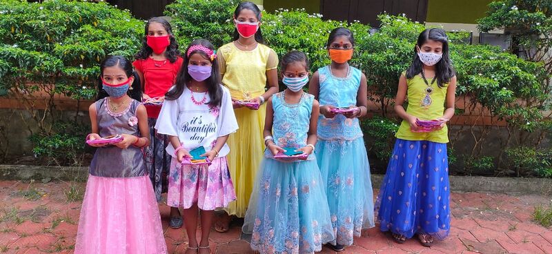 പ്രമാണം:34013 ID PRIZE DISTRI.jpg