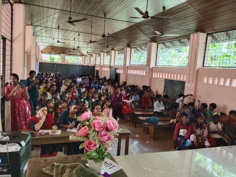 പ്രമാണം:36064-school arts day.jpg