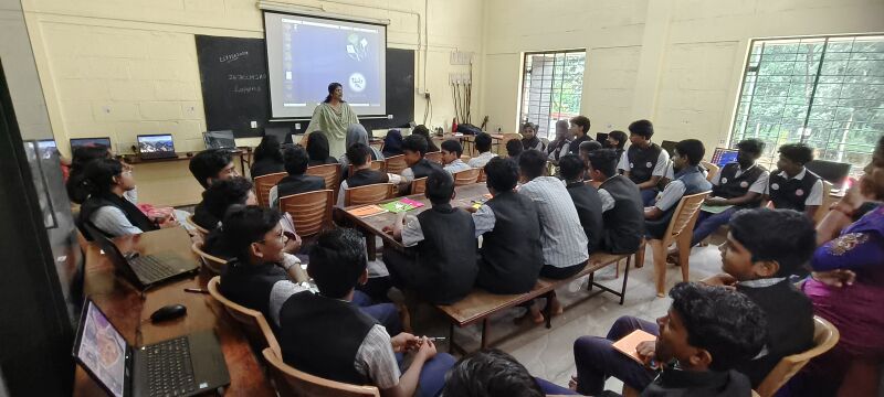 പ്രമാണം:39049 Lk Camp 24.jpg