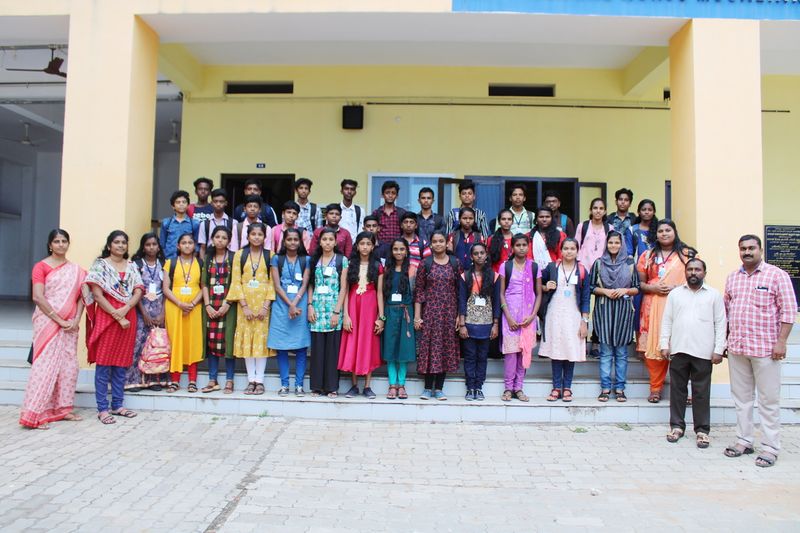 പ്രമാണം:41030 lkb38.jpg