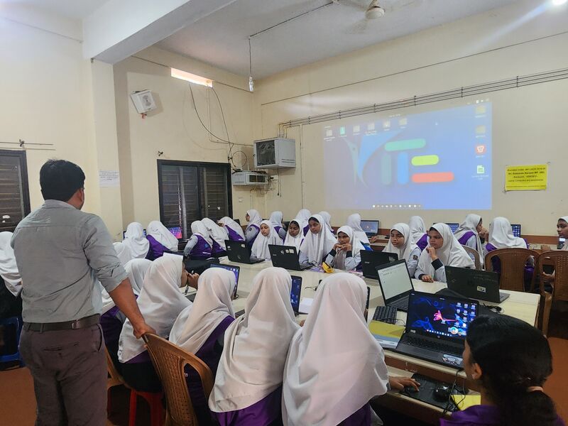 പ്രമാണം:47102-lk unit camp2.jpg