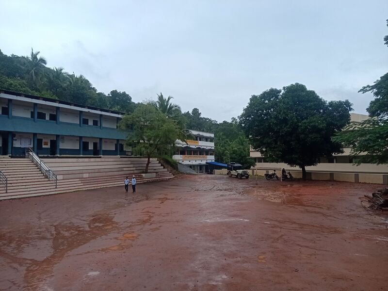പ്രമാണം:GHSS KAVANUR.jpg