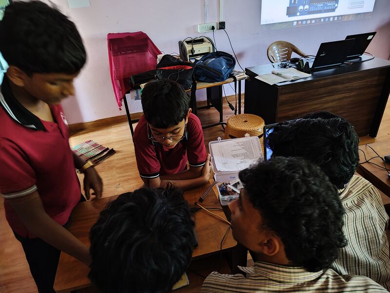 പ്രമാണം:Robo2 .resized.jpg