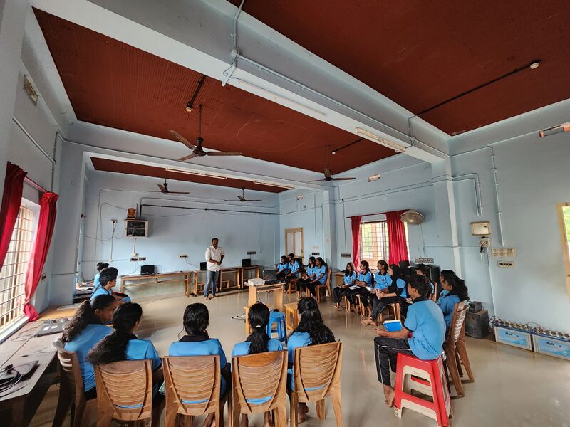 പ്രമാണം:13034 SUMMERCAMP1.jpg