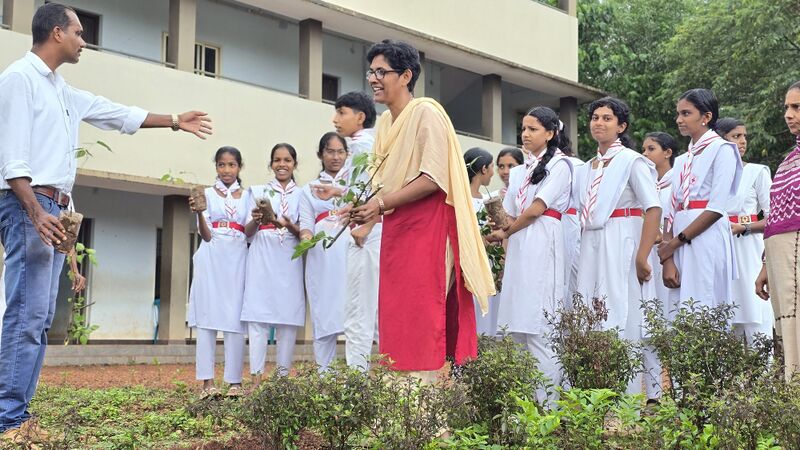 പ്രമാണം:13085 jrc tthenmav inaug.jpg