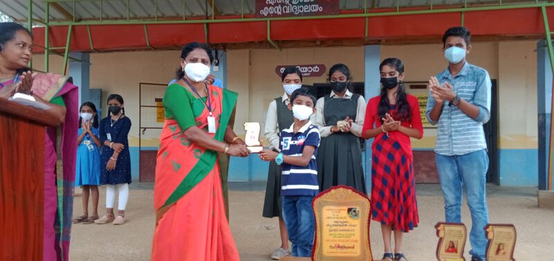 പ്രമാണം:15054 prize distribution 1.jpg