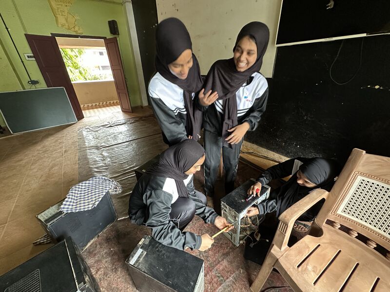 പ്രമാണം:16008 repair 2.jpg