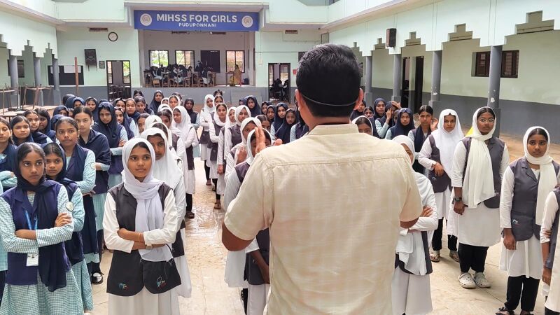 പ്രമാണം:19049 FREEDOM2.jpeg