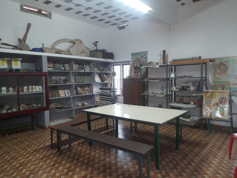 പ്രമാണം:24062-GMHSS Chamakkala Science lab2.jpeg