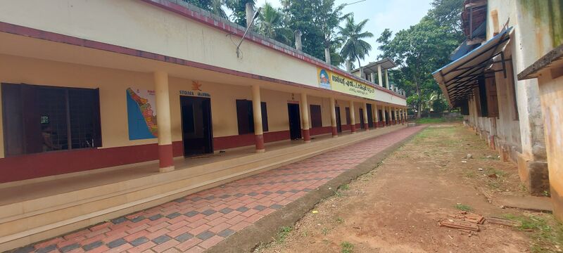 പ്രമാണം:24608 - Hitech school.jpg