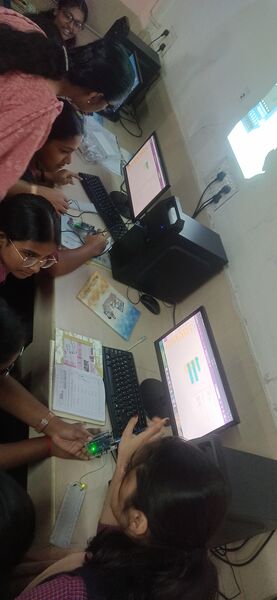 പ്രമാണം:25044 Robotic shilpasala2.jpg