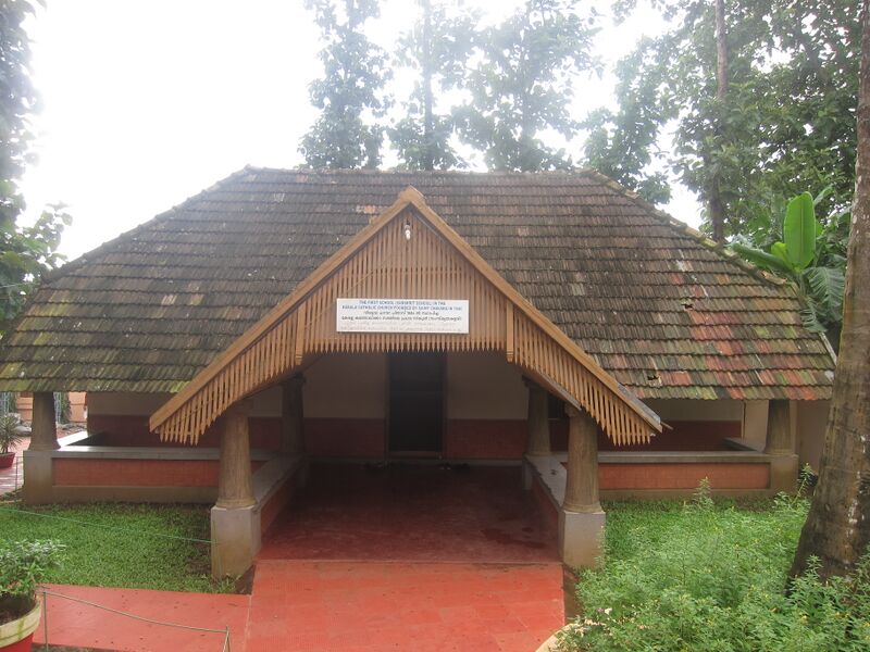 പ്രമാണം:31466 - First School.jpg