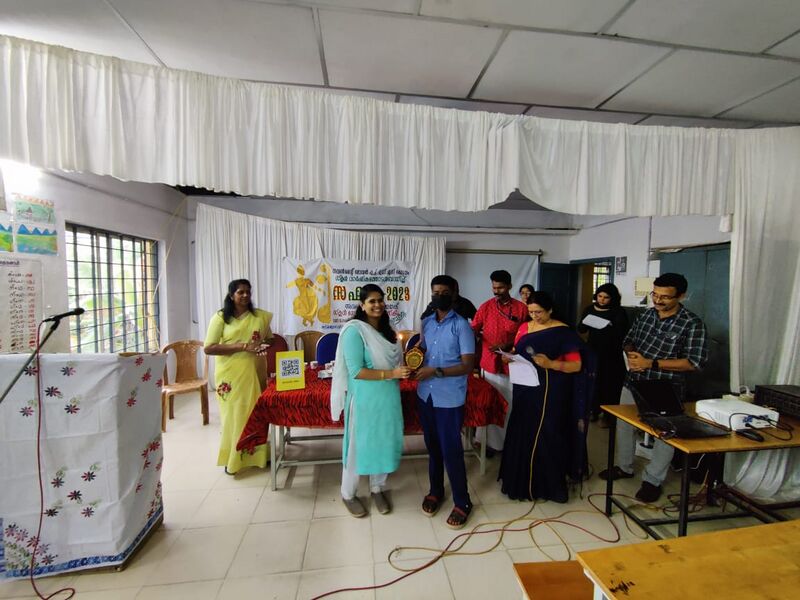 പ്രമാണം:33027 prize7.jpeg