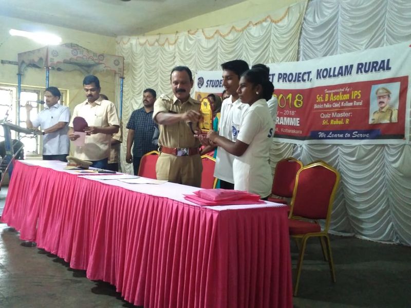 പ്രമാണം:39047 spcquiz.jpg