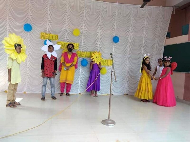 പ്രമാണം:42307 hello world.jpg