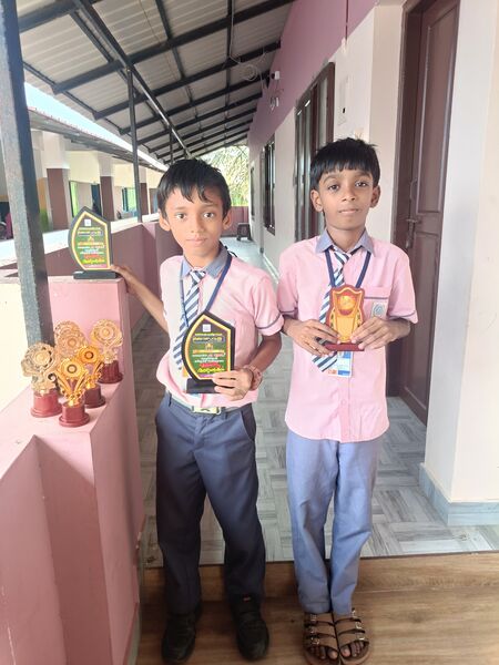 പ്രമാണം:44223 adarav prize 55.jpg