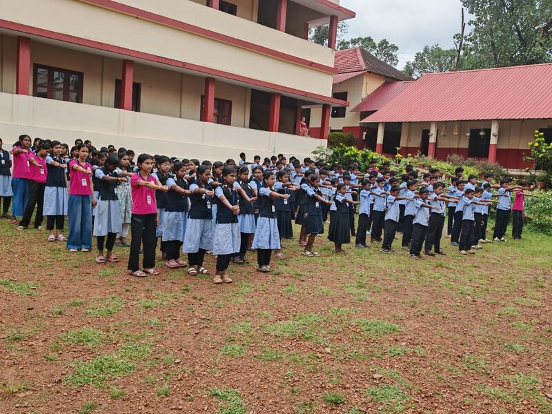 പ്രമാണം:45027 freedomfest pledge1.jpg