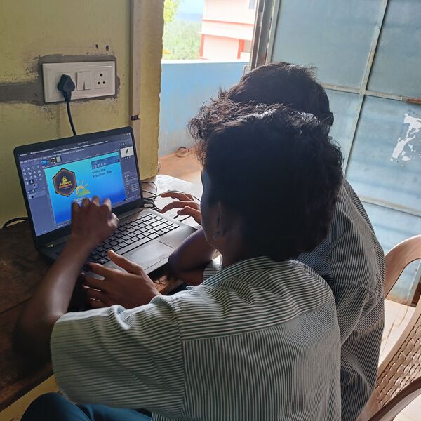 പ്രമാണം:47088 postermaking.jpg