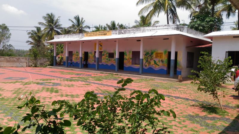 പ്രമാണം:Glpskolavally4.jpg