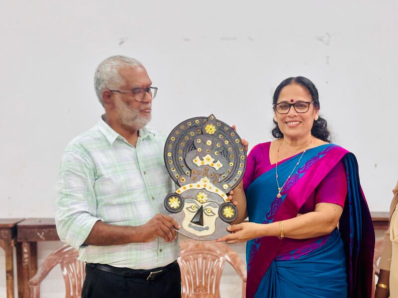 പ്രമാണം:Hounored SUNANDA Teacher.jpg