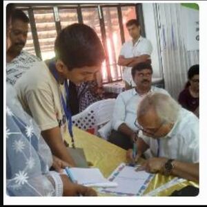 Sreehari with M Mukundan.jpg