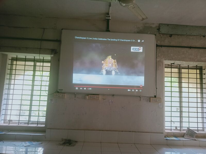 പ്രമാണം:12023 hightech presentation.jpg