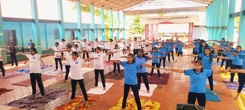 പ്രമാണം:12027 yoga jun21 1.jpg