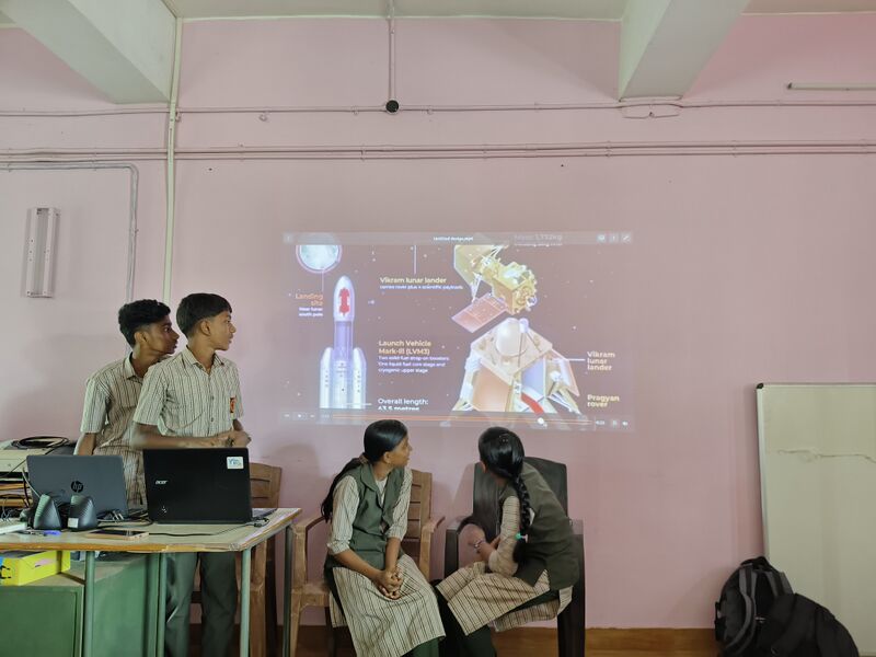 പ്രമാണം:12039 chandradinam2.jpg