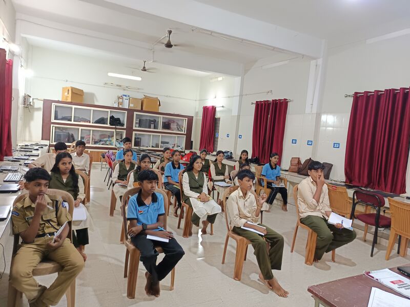 പ്രമാണം:16041 independence day12 2025.jpg