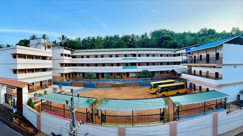 പ്രമാണം:18662 school main bulding.jpeg
