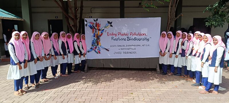 പ്രമാണം:19009 -ARTS CLUB -BOTTLE ART.jpg