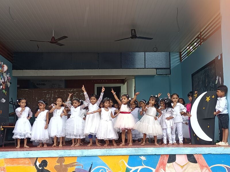 പ്രമാണം:19809 moonday1.jpg