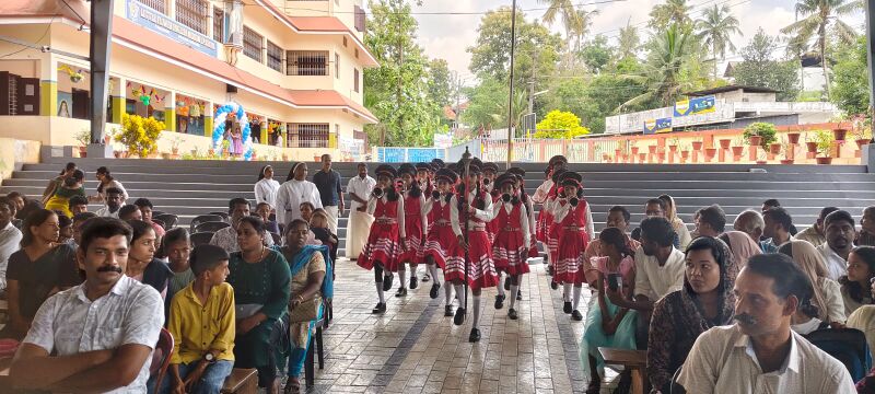 പ്രമാണം:25045-pravesanotsav-26..jpeg