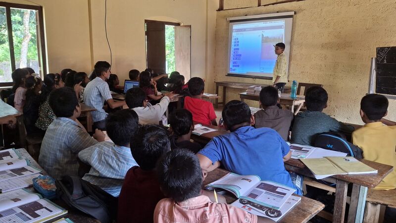 പ്രമാണം:38099 LK.jpg