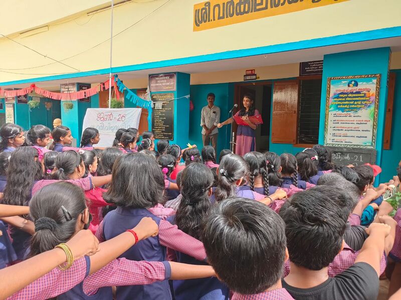 പ്രമാണം:42085 lahari6.jpg