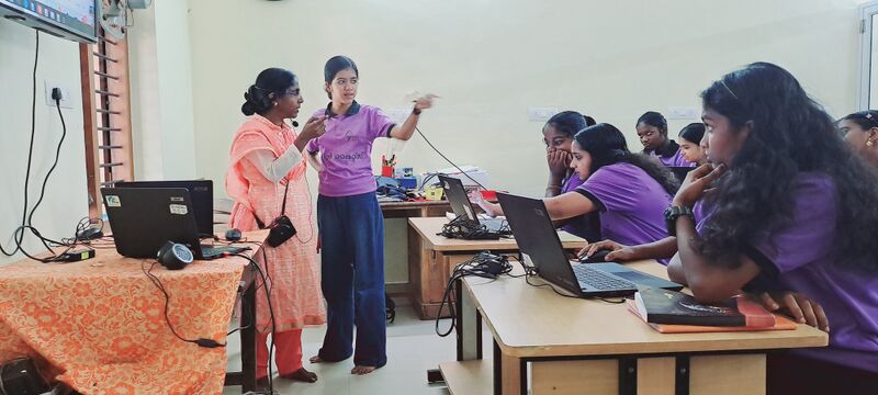 പ്രമാണം:44055 schoolcamp help nanda.jpg