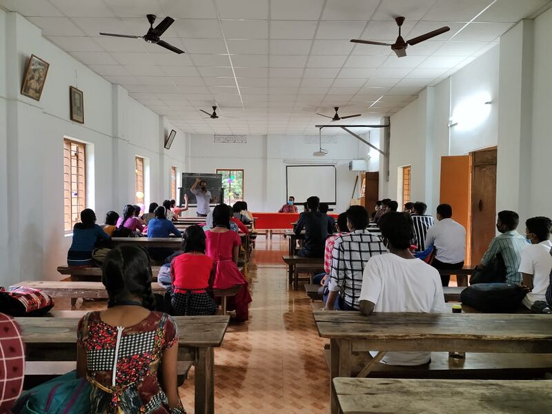 പ്രമാണം:BS21 KLM 40013 2.jpg