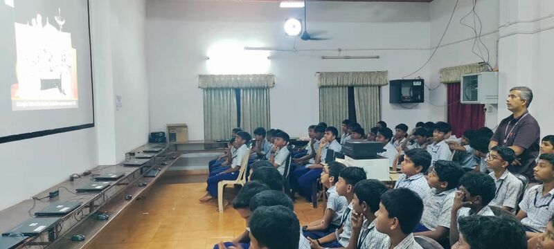 പ്രമാണം:Chandra video exhibition.jpg